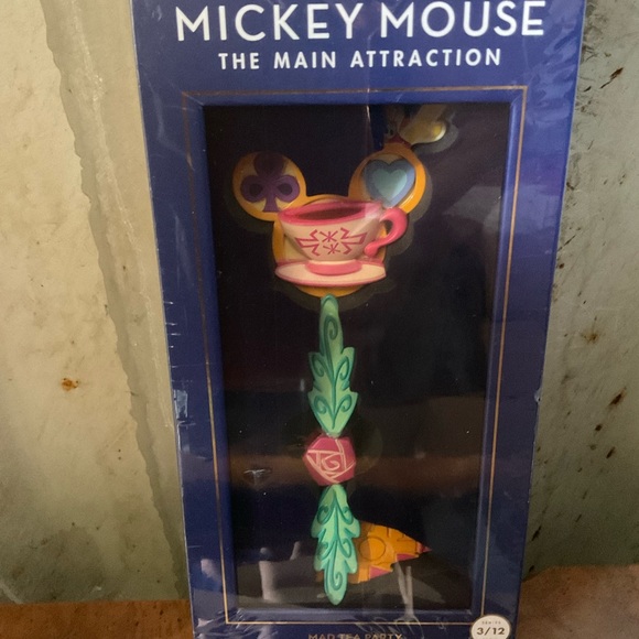 Disney MMA SERIES MAD TEA PARTY KEY 3 /22 - Picture 1 of 2